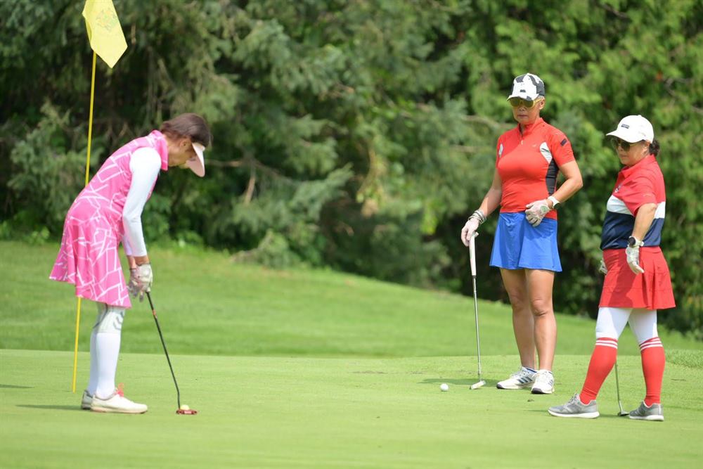 Three ChLGA members putting out on the green